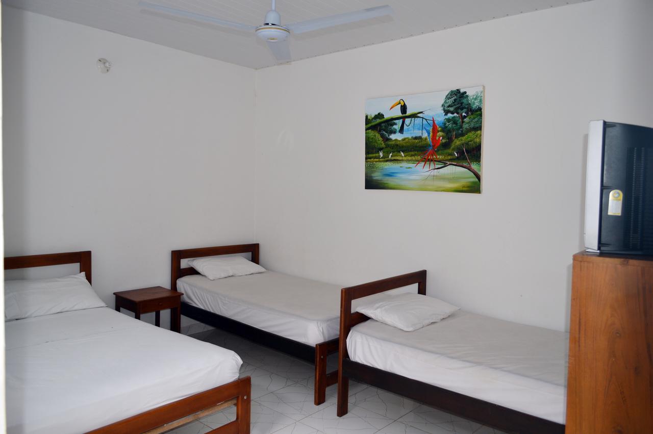 Hotel Heliconias Летисия Екстериор снимка