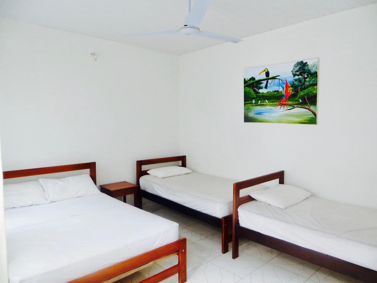 Hotel Heliconias Летисия Екстериор снимка