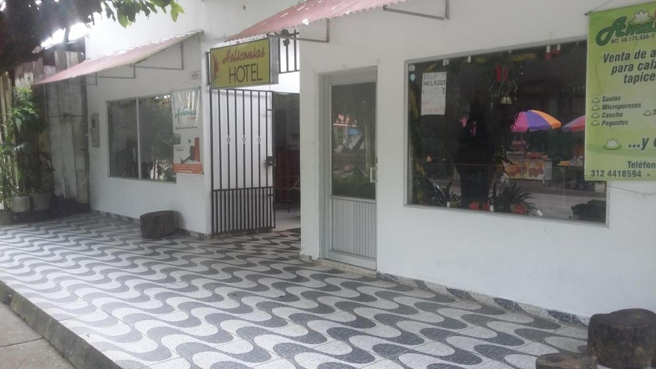 Hotel Heliconias Летисия Екстериор снимка